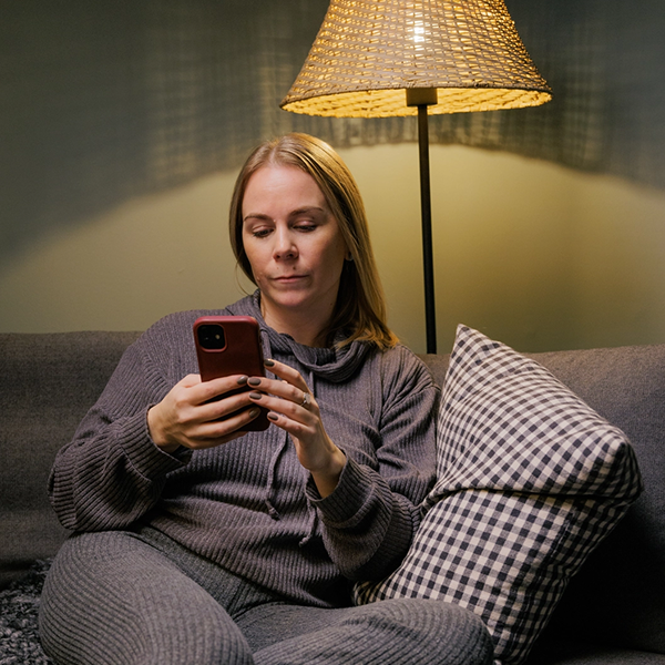 Glöggfika med tända ljus.