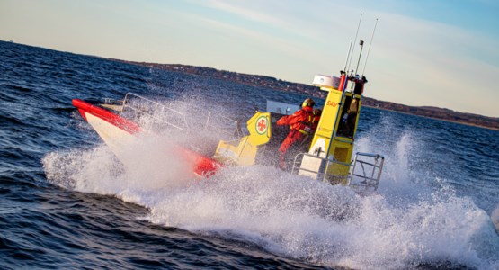 Sjöräddningsbåt på uppdrag