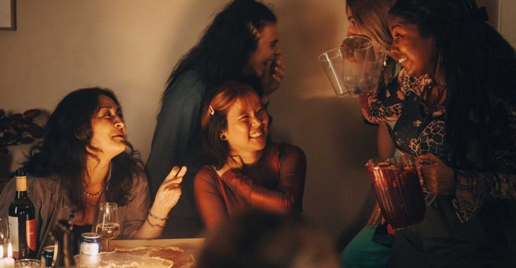 En barnfamilj som tecknat drulleförsäkring äter  unch.