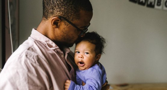 stor villa med trädgård