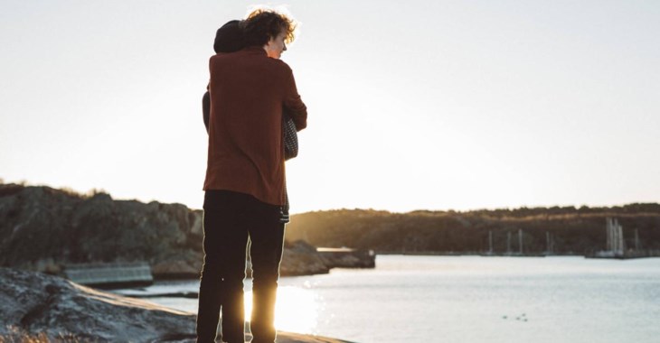 Par kramas på klippa - relationer viktiga för att vara  lycklig länge.