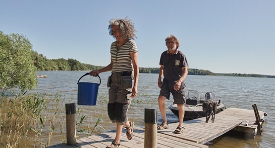 Par på brygga.