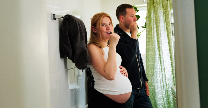 par som borstar tänderna