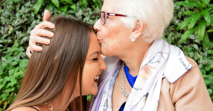 Foto på två kvinnor.