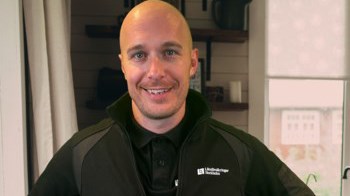 LF Stockholms besiktningsman Dennis.