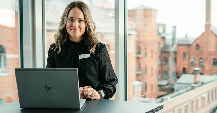 Foto på Nicole Boman, som arbetar med bedrägerier och penningtvätt vid Länsförsäkringar Gävleborg