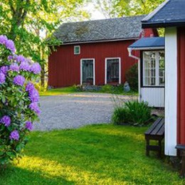 Familj som köpt ett fritidshus