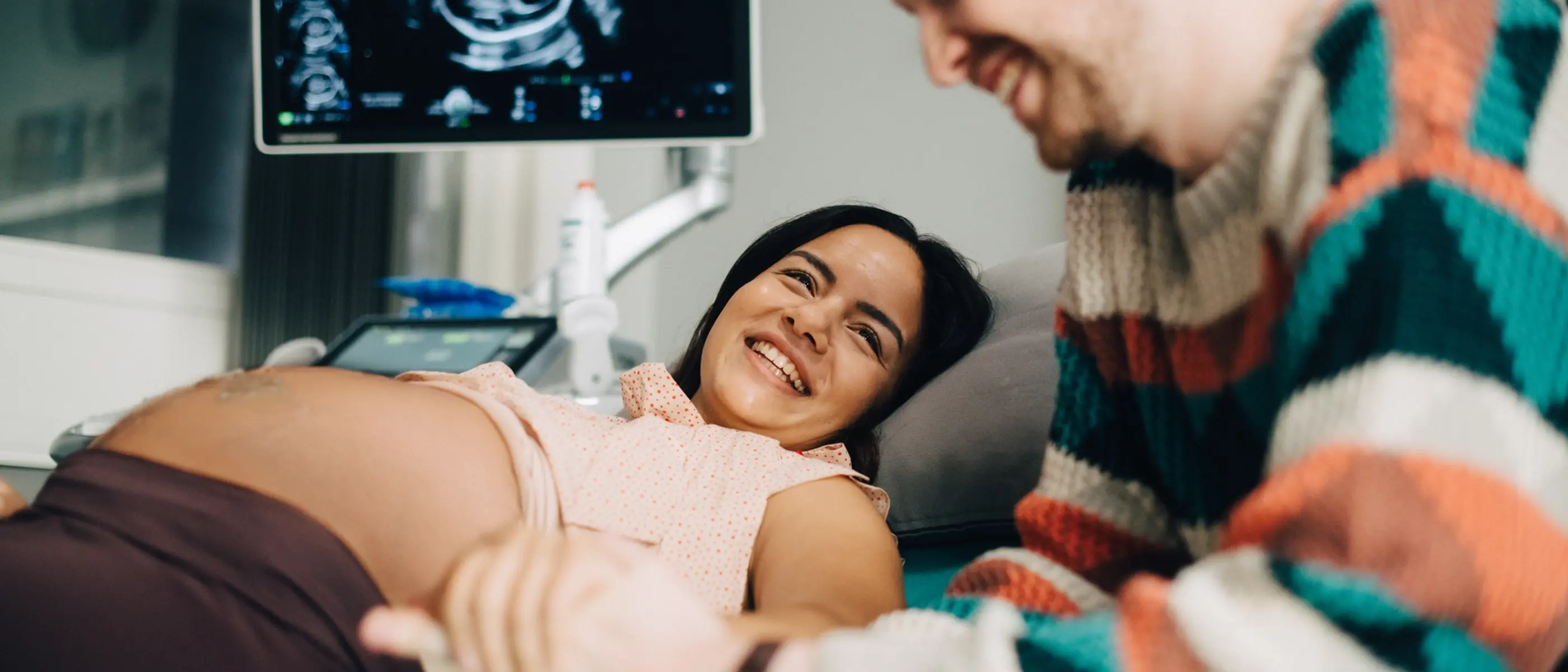 Ett par på ultraljudsundersökning.