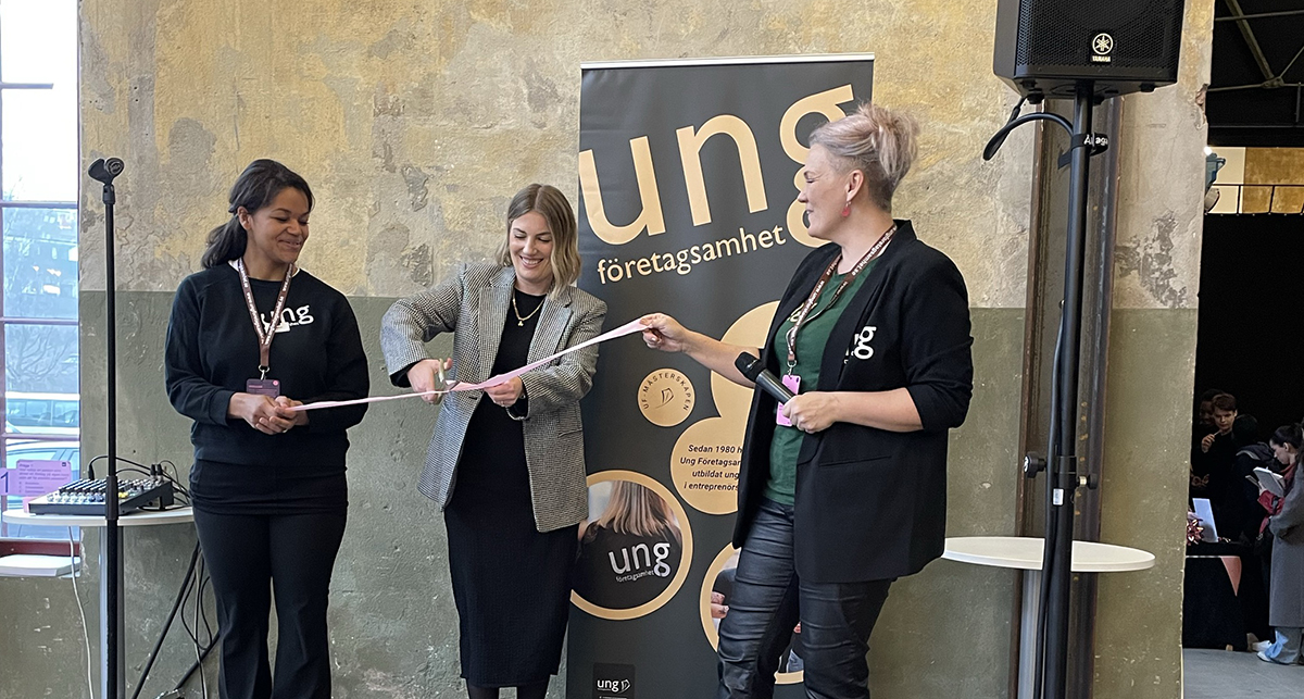 Bandklippning i samband med vårt nya samarbete med UF