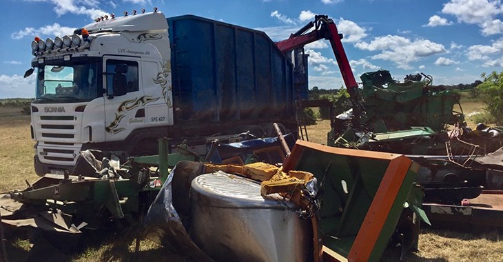 Lastbil_hämtar_skrot