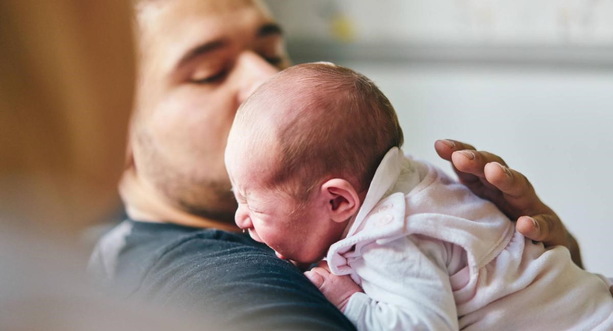 Råd om bebis har ont i magen eller kolik - Orsaker och lindring