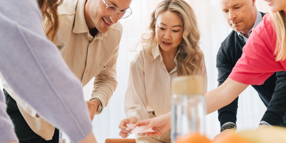 Samarbetsövning på kontoret