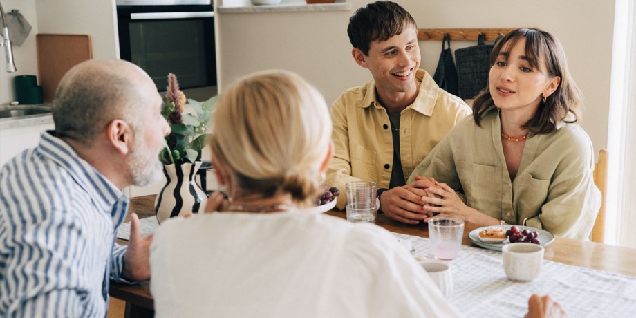 Möte kring matbordet