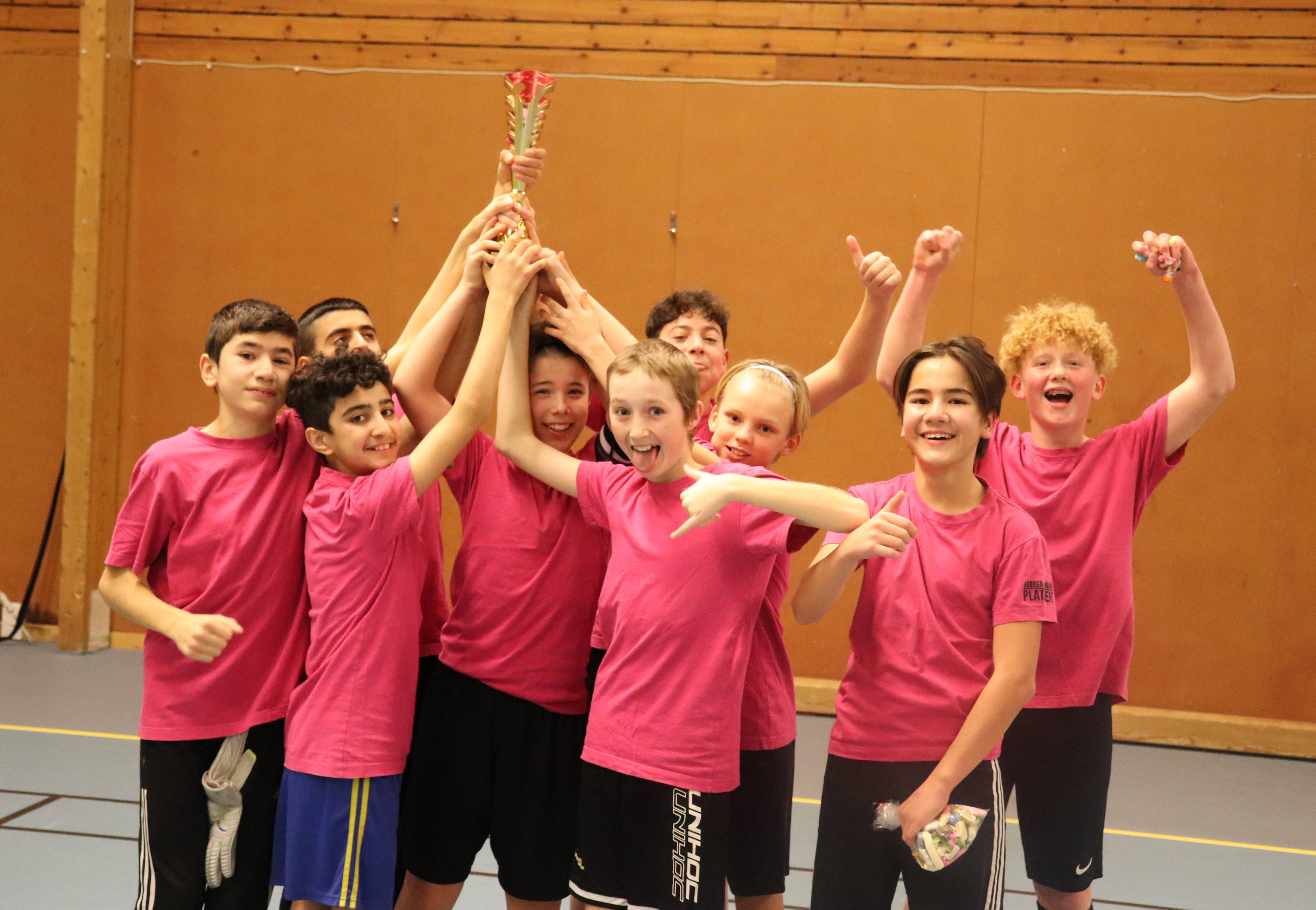 Ungdomar tränar i Kungsör.