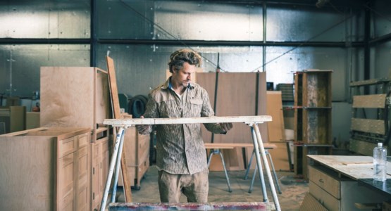 Finsnickare arbetar.