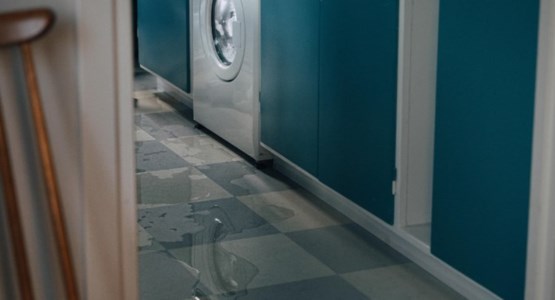 Tvättmaskin läcker vatten
