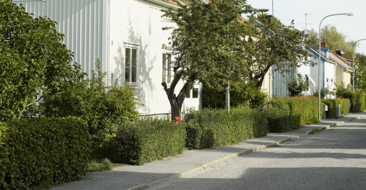 Villa i ett villakvarter.