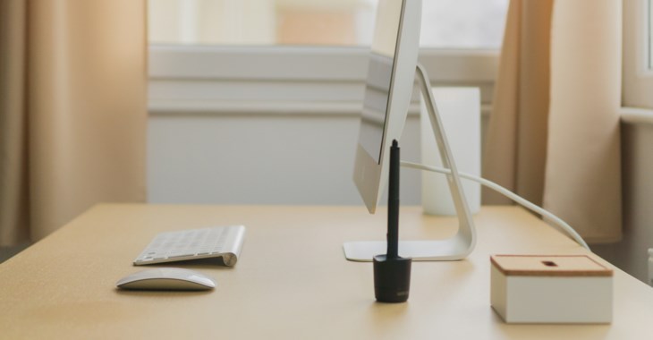 Ett välstädat skrivbord.