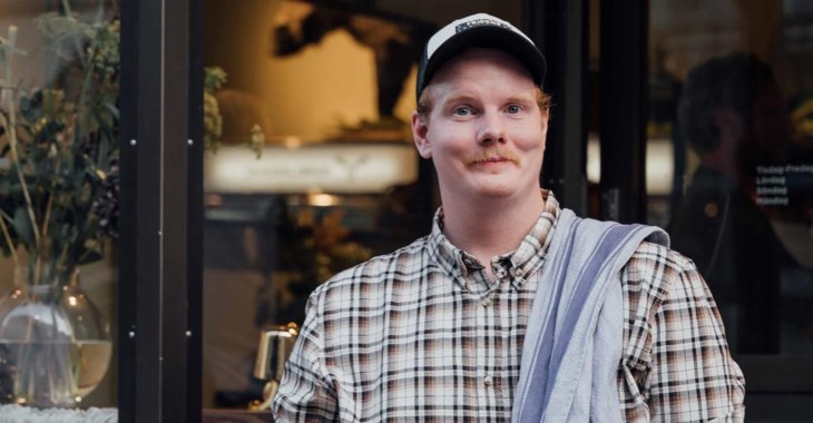 Mästerkocken Lucas Eriksson grillar.