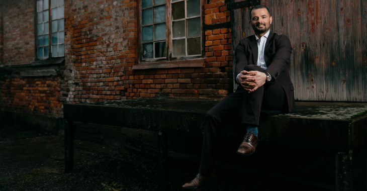 Tvillingsystrarna Emma och Emelie Ingvarsson driver stall Gangsmad utanför Nybro