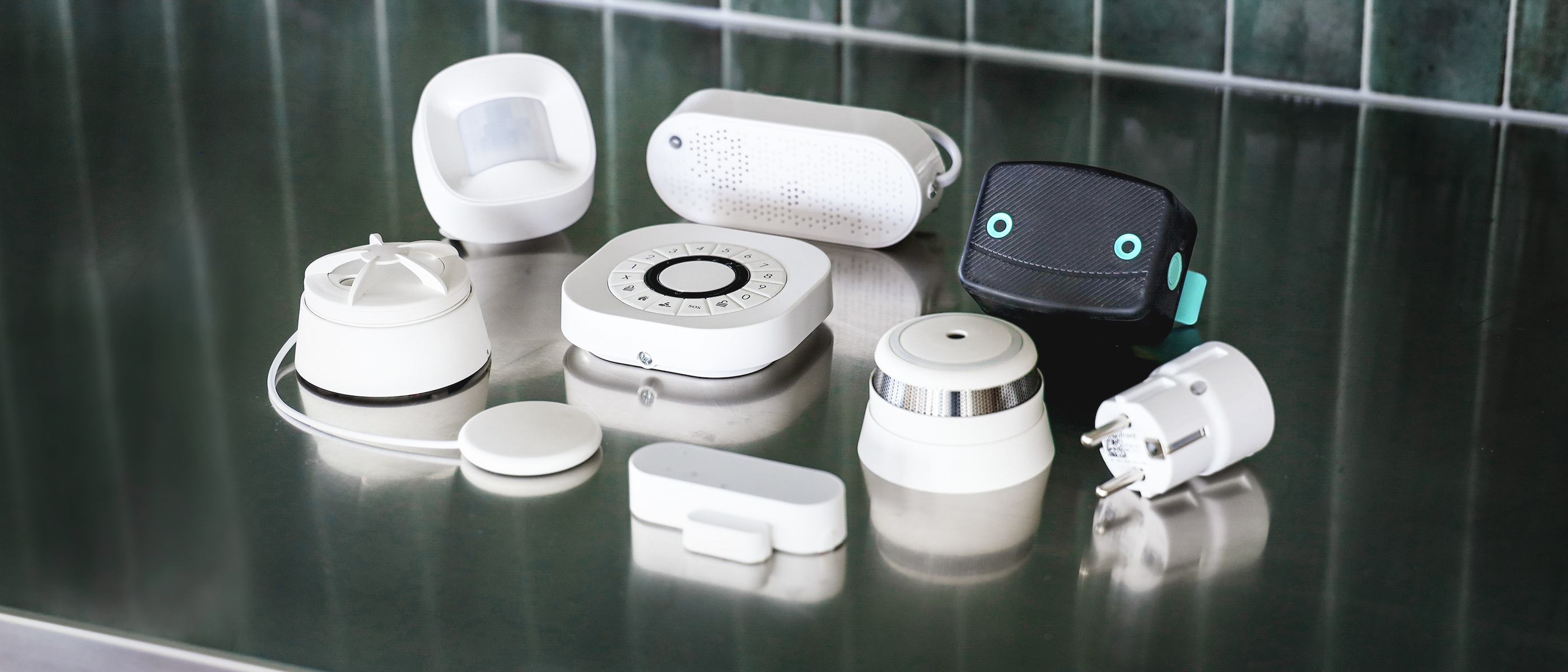 Smarta enheter som ingår i baspaket och hemlarm.