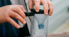 Montering av flaskans kork getingfälla steg 2