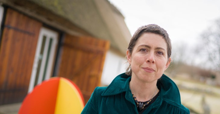 Pi Belsander, vikarierande verksamhetschef för Tjörnedala Konsthall och Östra Skånes Konstnärsgrupp (ÖSKG).