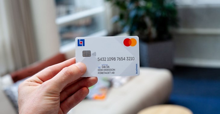 En som håller i vårt bankkort företag