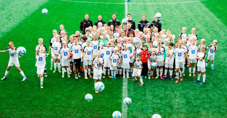 Bild på barn som spelar fotboll