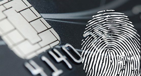 fingeravtryck och betalkort bild