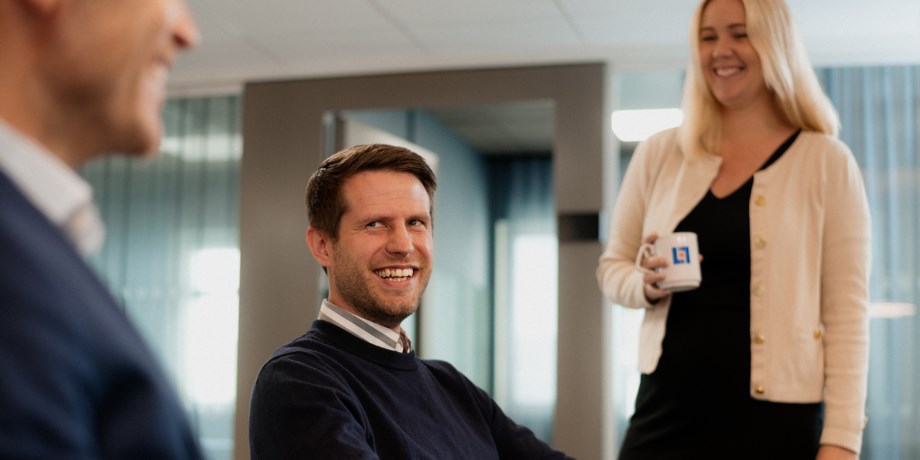 Foto av tre bankrådgivare på vårt kontor i Karlstad.