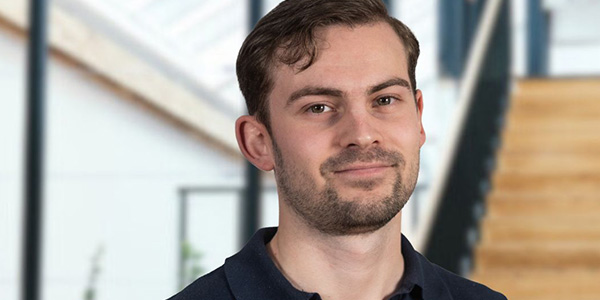 Ilir Ahmeti. Porträttfoto.