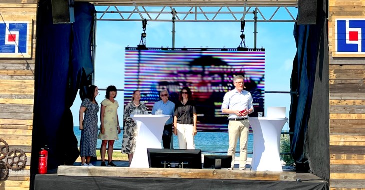 Fem personer på scen i Almedalen för att tala om Trygghetsakademin