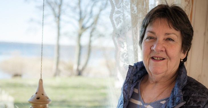 Elisabeth Svensson i sin stuga.