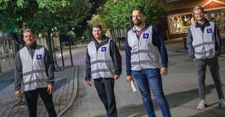 Fyra glada trygghetsvandrare.