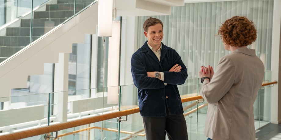 Kollegor som pratar.