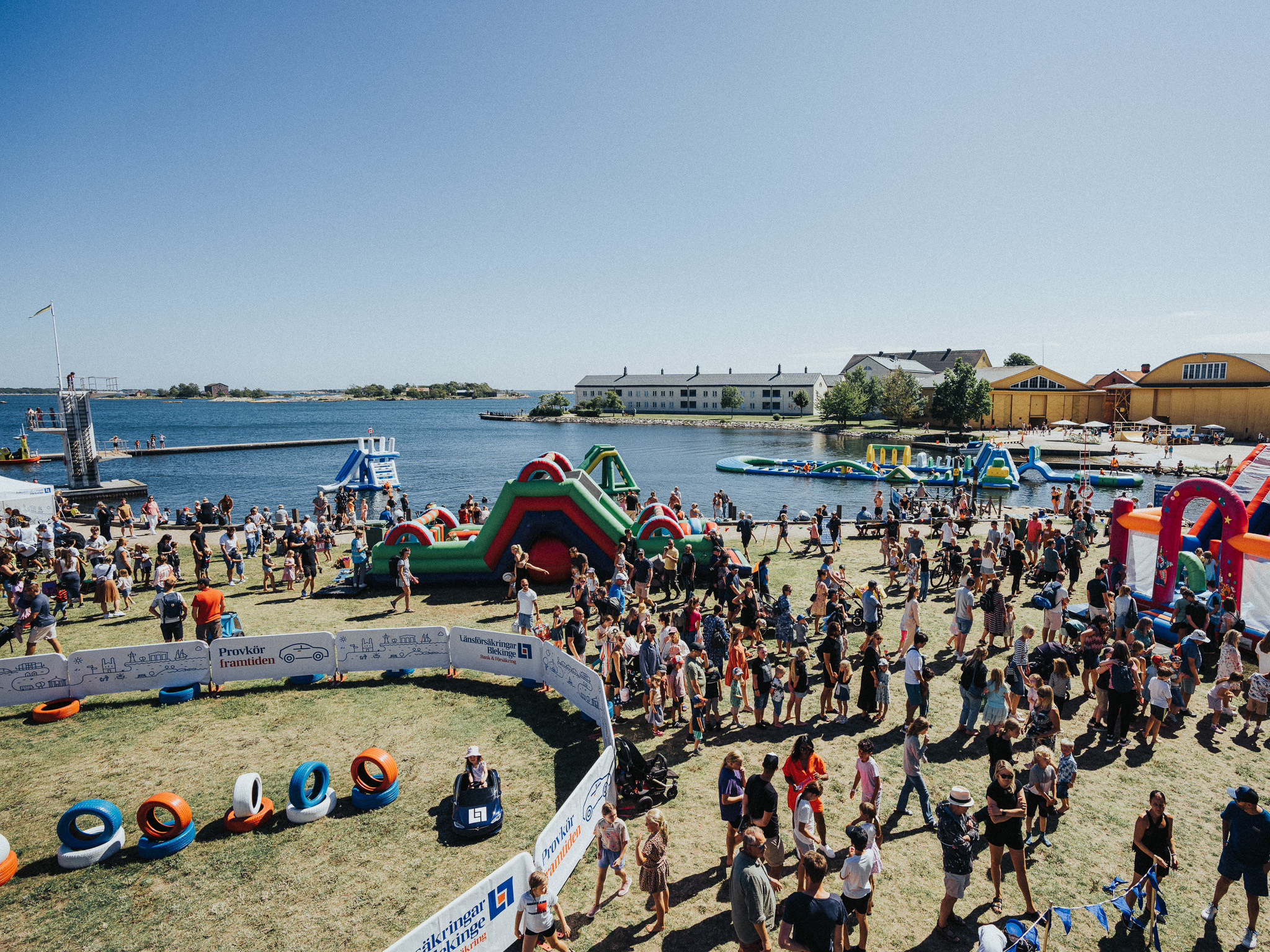 människor på event på skärgårdsfesten