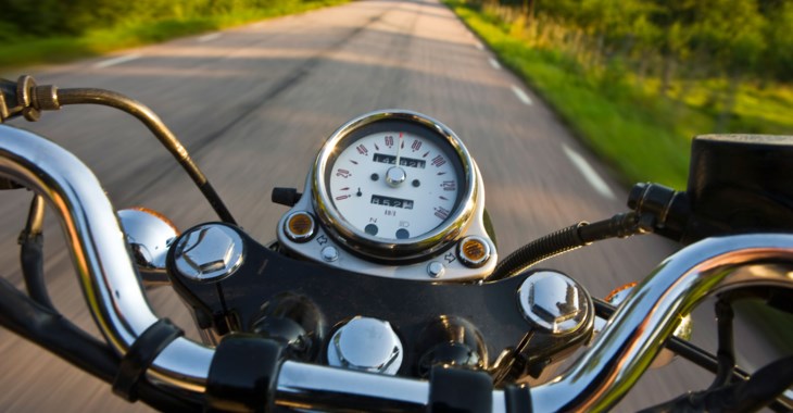 Foto på packad motorcykel.