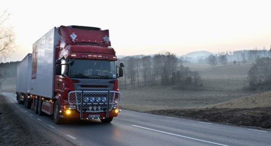 Lastbil på väg.