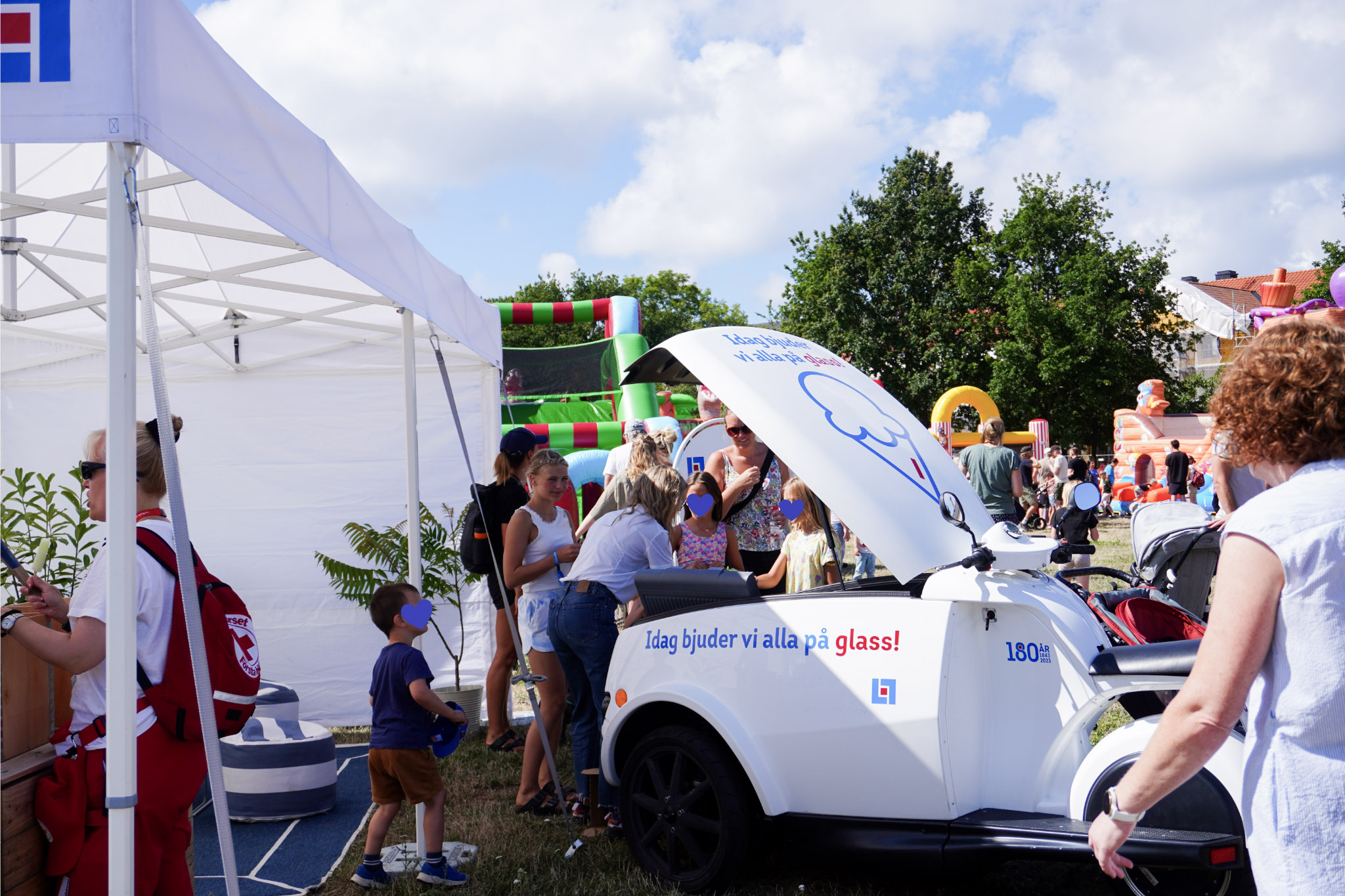 utdelning av glass från glassmoppen