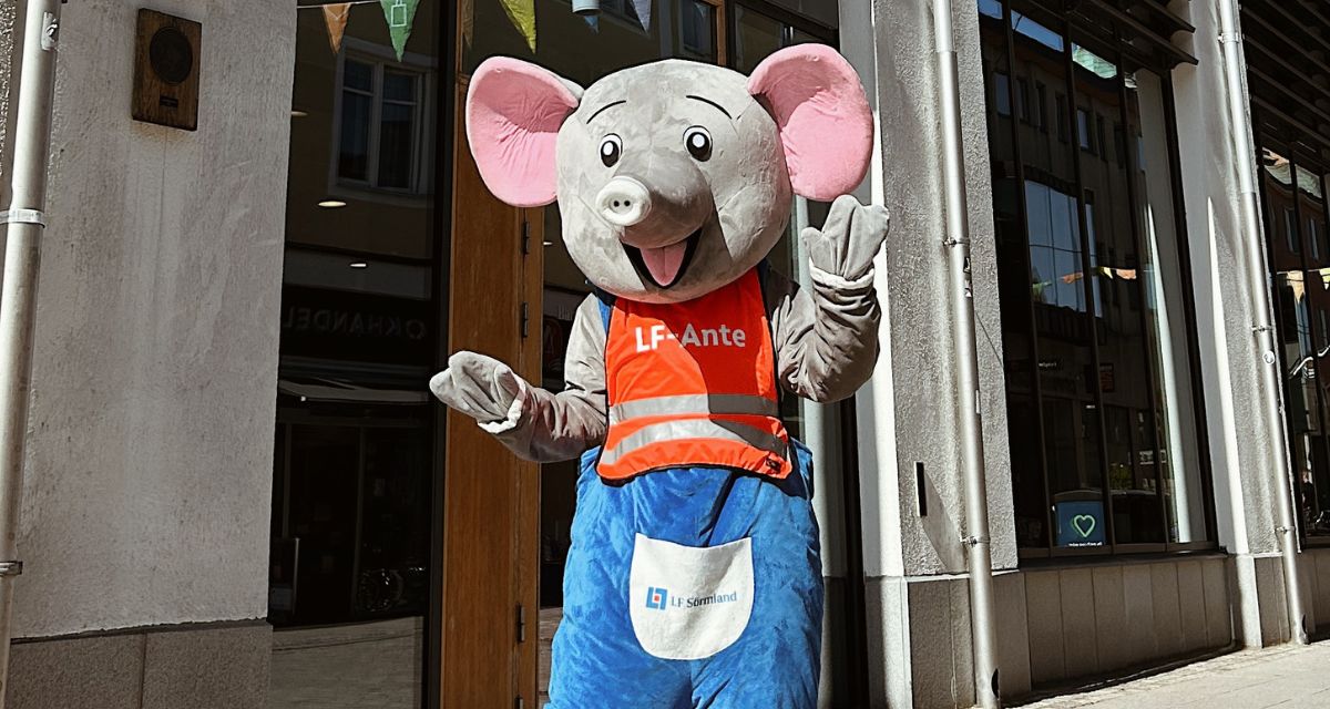 LF Ante utanför kontor. 