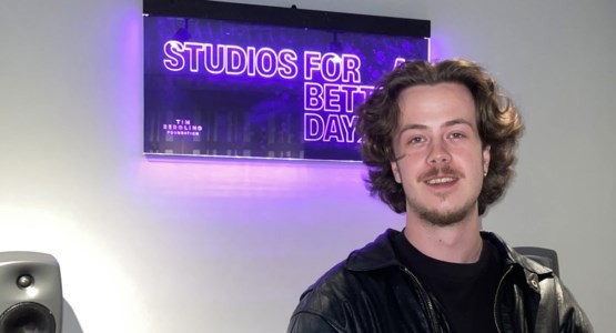 Musikproducent Vilhelm i musikstudion