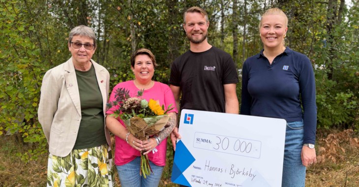 Vinnare tillsammans med utdelare.