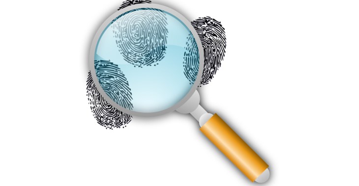 Ett förstoringsglas över fingeravtryck