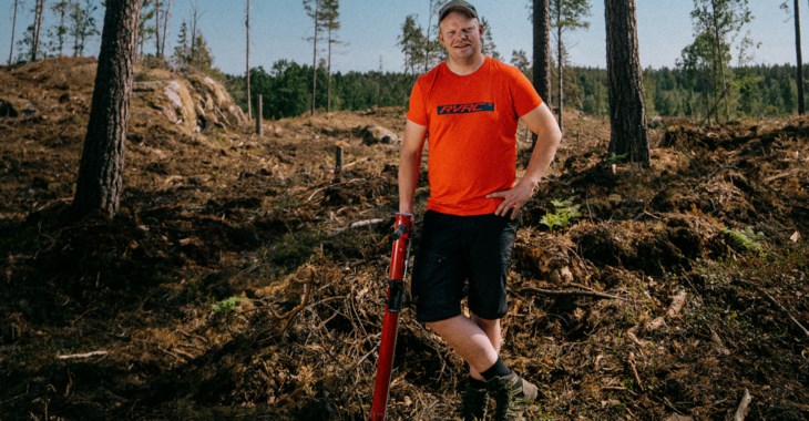 Skogsbonden Per Solberg i sin skog.