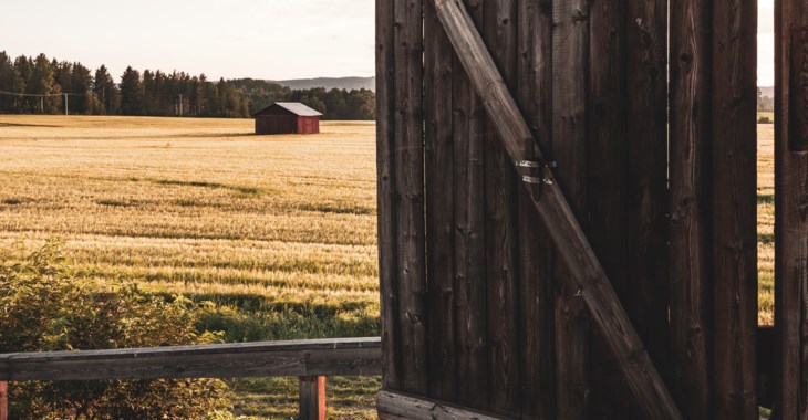 Ladudörr på glänt.