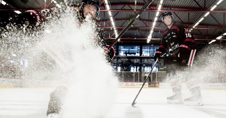Adam Persson och Alexander Molldén, hockeyspelare i Nybro Vikings.
