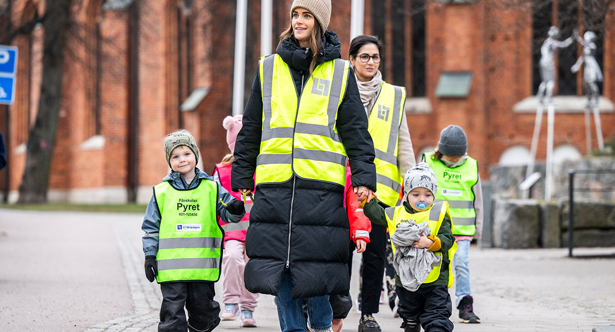 Förskola på promenad