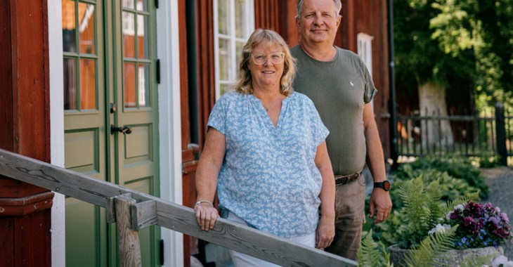 Charlotta och Michael Myhrén framför Tyllinge Herrgård.