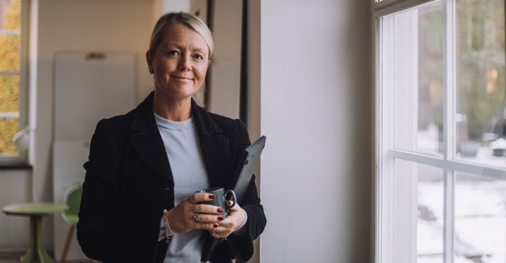 Kvinna i fullmäktige.